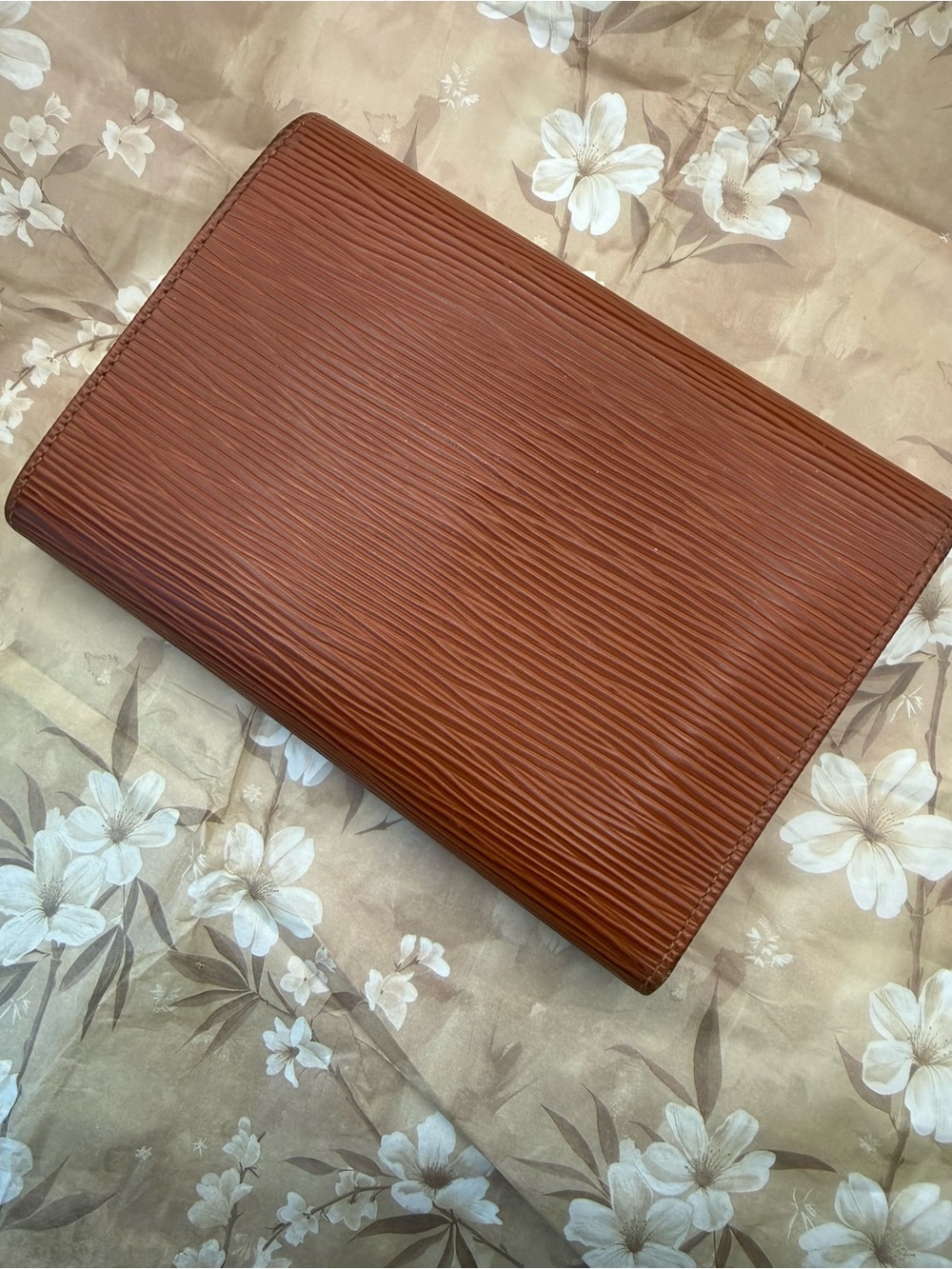 Louis Vuitton EUC Vintage Epi Leather Wallet W/ Box & Ribbon - Picture 4 of 16